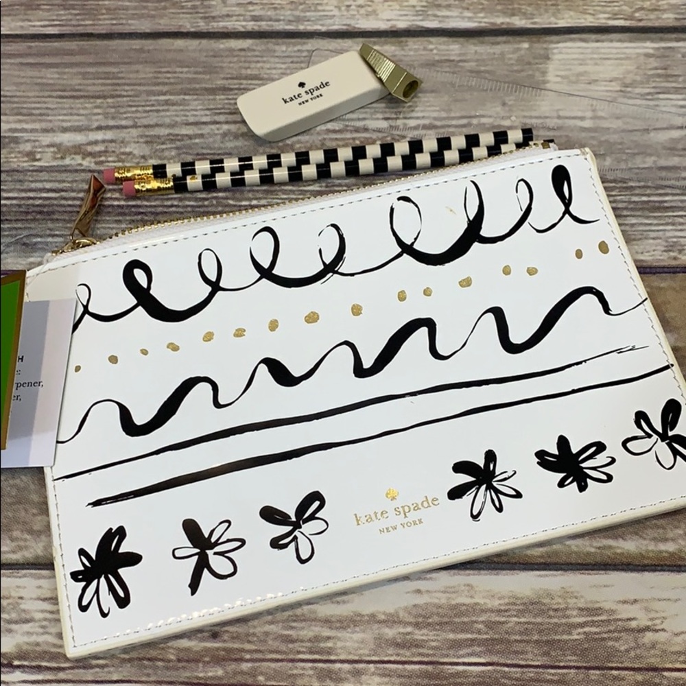 Cute kate spade ♠️ Daisy Place pencil Case - NWT